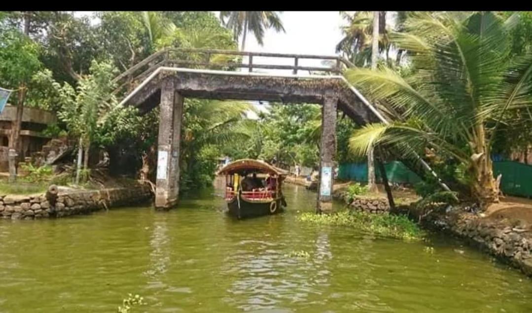 Hotel The Blues Alappuzha Exterior foto